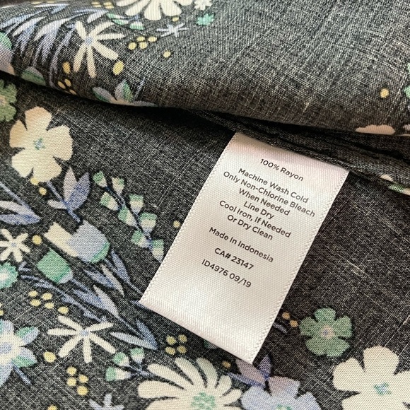 Talbots Tie Neck Smocked Top in Floral Stripe Black Sz Small Petite NWOT - Picture 10 of 11